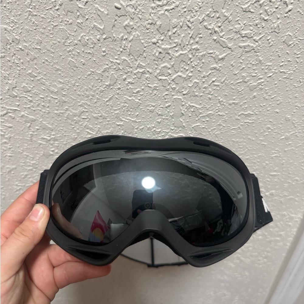 Black snowboarding goggles